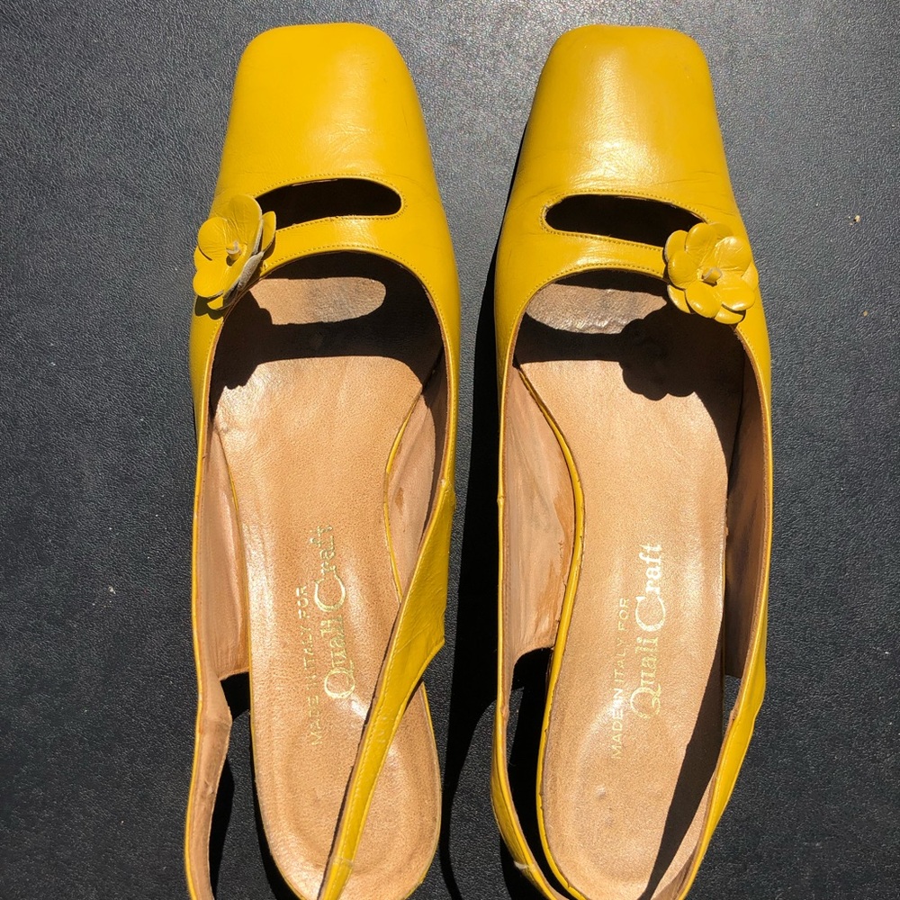 Vintage Low Heel Yellow Leather Sandals Size 8.5